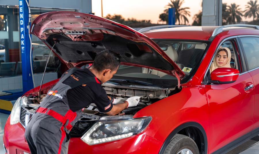 technician welcoming the female customer